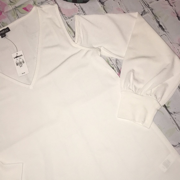 Express V-Neck Long Sleeve Cold Shoulder Tee - Picture 4 of 4